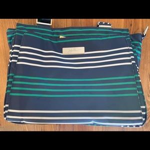 EUC Jujube Be Classy in Providence